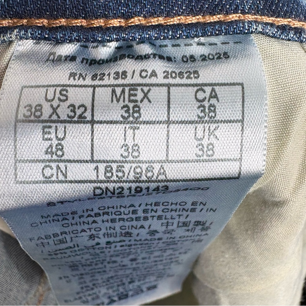 Mens Guess ‘90s Fit New with tags 38x32 - Picture 12 of 14